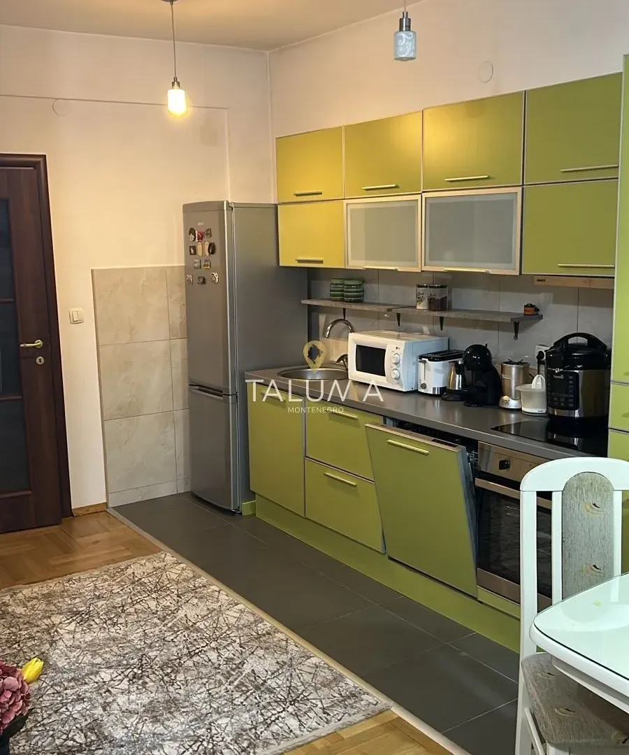 Prodaja, dvosoban stan, 72m², Momišići, Podgorica