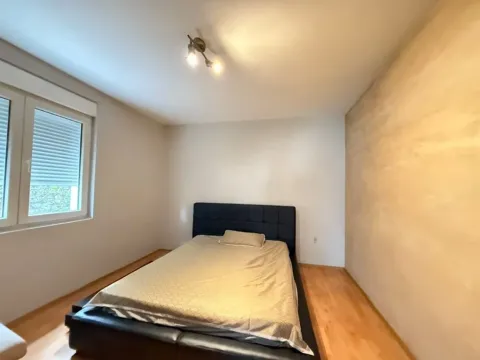 Izdavanje, dvosoban stan, 80m², Centar, Cetinje - image 3