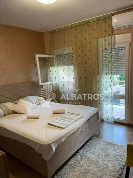 Furnished bedroom with a double bed and access to the terrace. - image 8