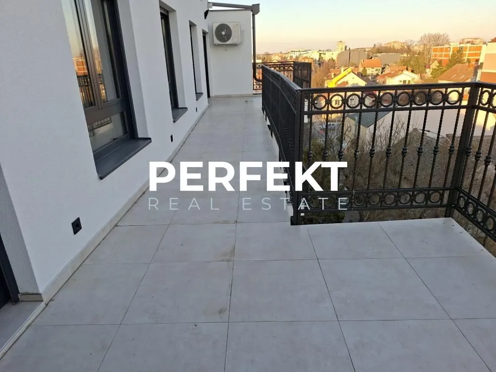 Prodaja, četvorosoban stan, 114m², Centar, Pančevo
