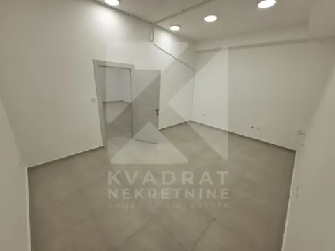 Izdavanje, poslovni prostor, 113m², Blok 6, Podgorica - image 6