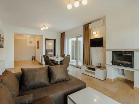 Sale, two bedroom apartment, 96m², Kamenari, Herceg Novi - image 10
