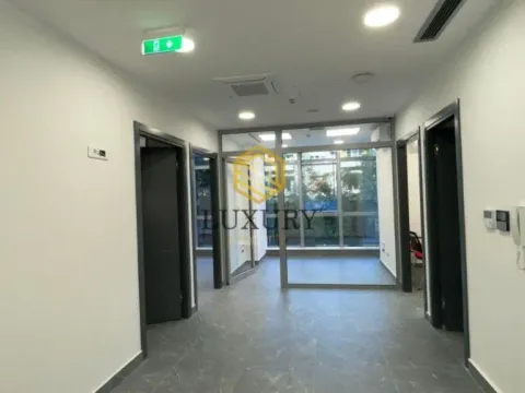 Izdavanje, poslovni prostor, 76m², Centar, Podgorica - image 10