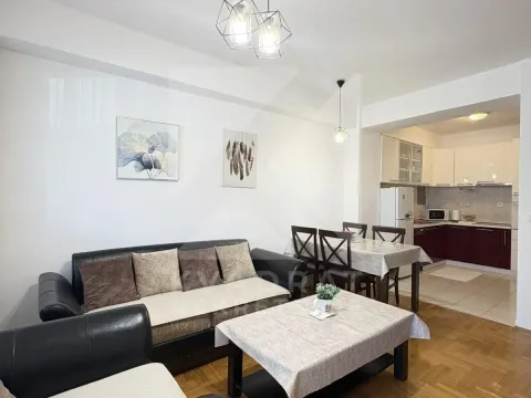 Izdavanje, dvosoban stan, 60m², City Kvart, Podgorica - image 1