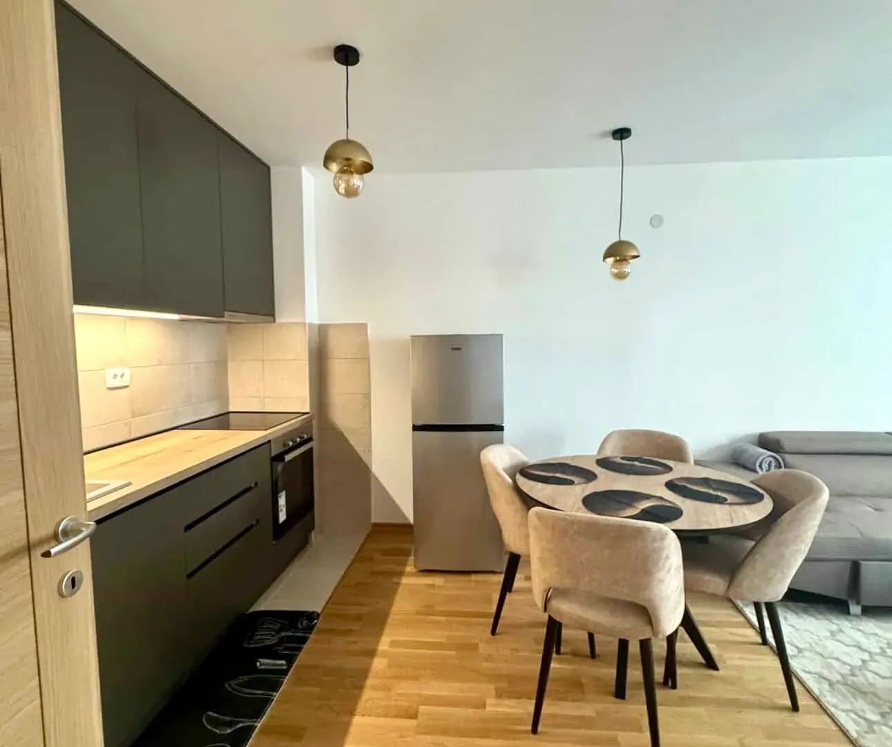 Izdavanje, jednosoban stan, 40m², Stari Aerodrom, Podgorica