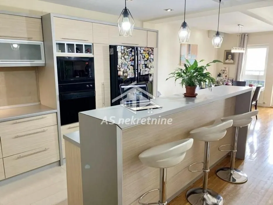Sale, four bedroom apartment, 157m², Đeram Pijaca, Beograd