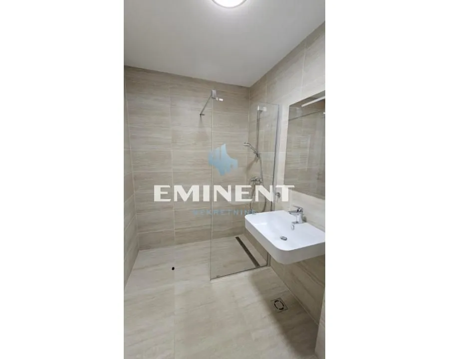 Izdavanje, četvorosoban stan, 107m², Novi Beograd Blok 65, Novi Beograd Sve Podlokacije