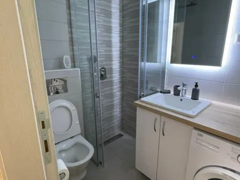 Izdavanje, jednosoban stan, 40m², Budva, Crna Gora - image 5