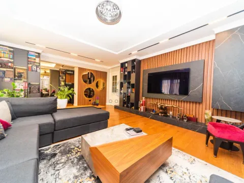 Sale, three bedroom apartment, 195m², Pobrežje, Podgorica