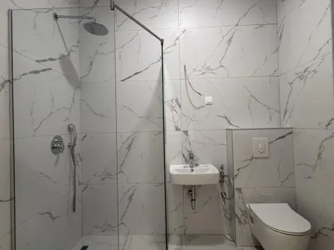 Izdavanje, poslovni prostor, 261m², Stari Aerodrom, Podgorica - image 4