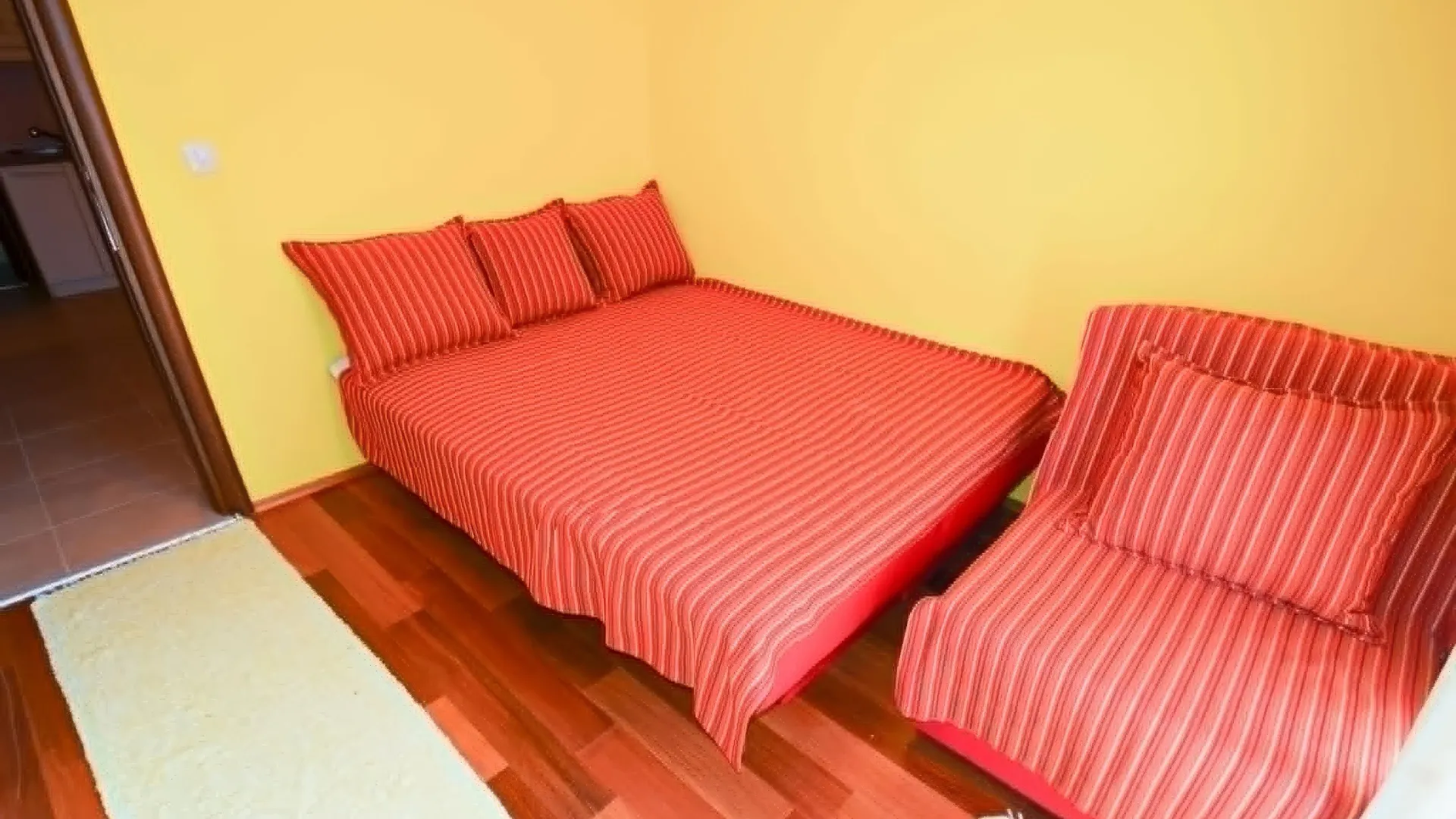 Izdavanje, dvosoban stan, 60m², Bečići, Budva