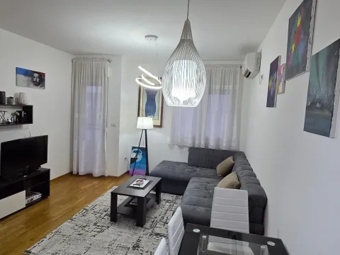 Izdavanje, jednosoban stan, 43m², City Kvart, Podgorica - image 14