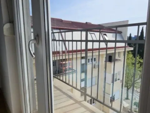 Izdavanje, jednosoban stan, 54m², Centar, Podgorica - image 8