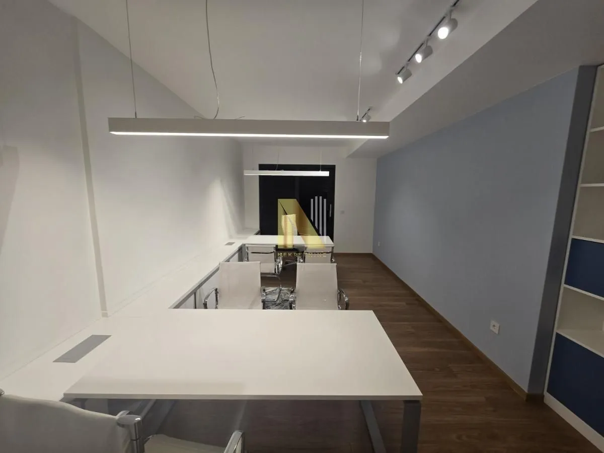 Prodaja, trosoban stan, 101m², Centar, Novi Sad
