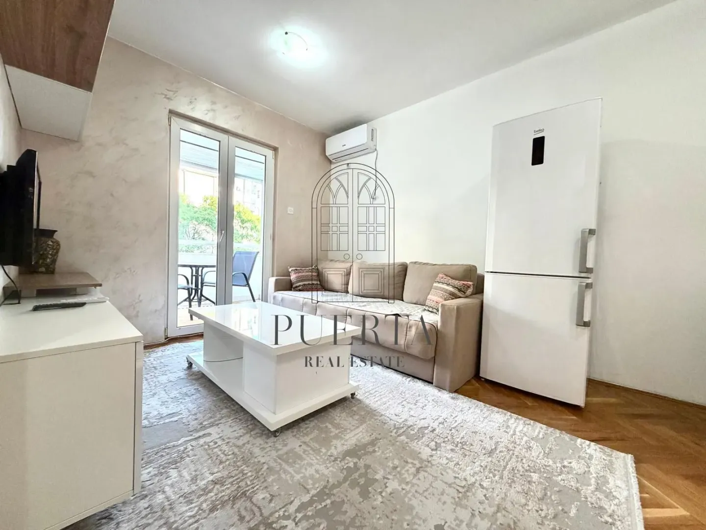 Izdavanje, jednosoban stan, 35m², Stari Aerodrom, Podgorica