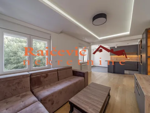 Prodaja, četvorosoban stan, 135m², Pančevo, Srbija - image 3