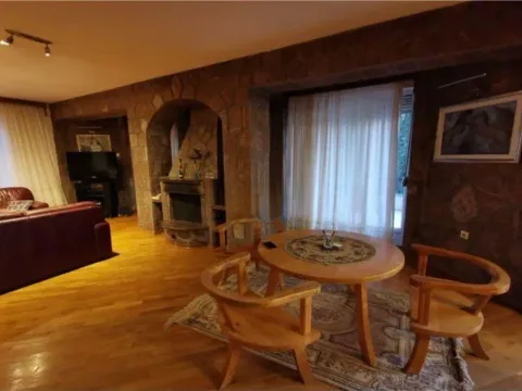 Rent, house, 450m², Pod Goricom, Podgorica - image 9