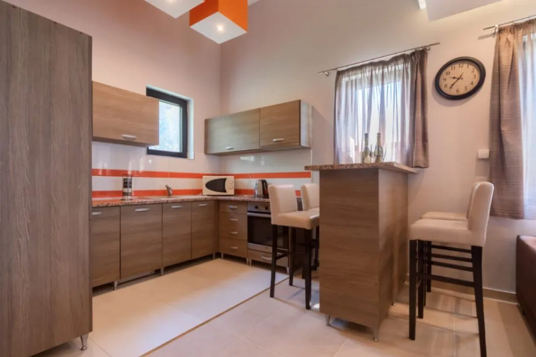 Sale, house, 560m², Šušanj, Bar
