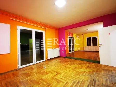 Empty room with parquet flooring and colorful walls. - image 6
