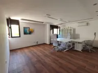 Izdavanje, poslovni prostor, 80m², Blok 5, Podgorica - image 1