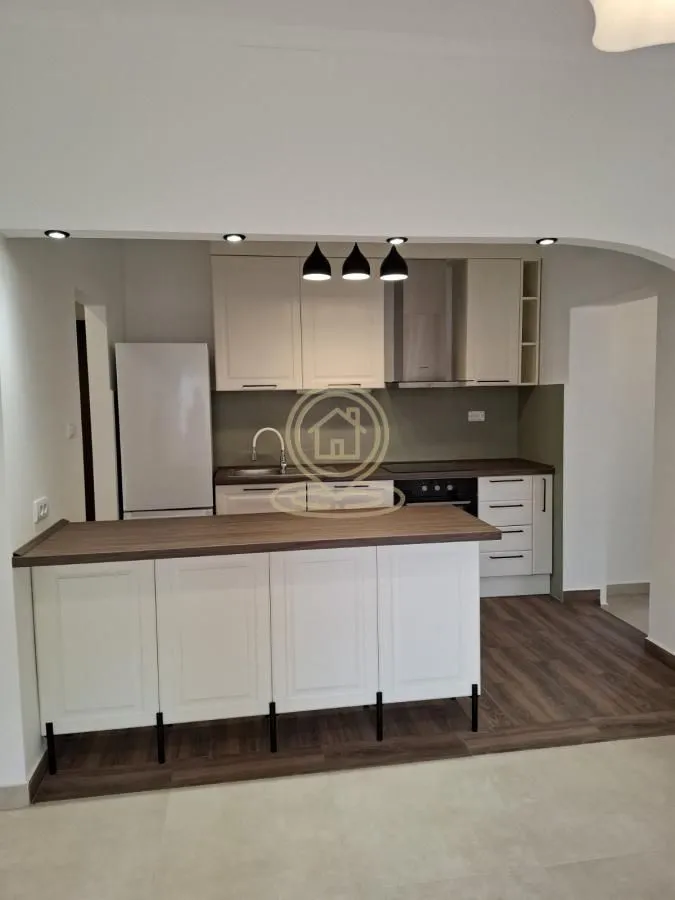 Izdavanje, trosoban stan, 86m², Savski Venac, Beograd