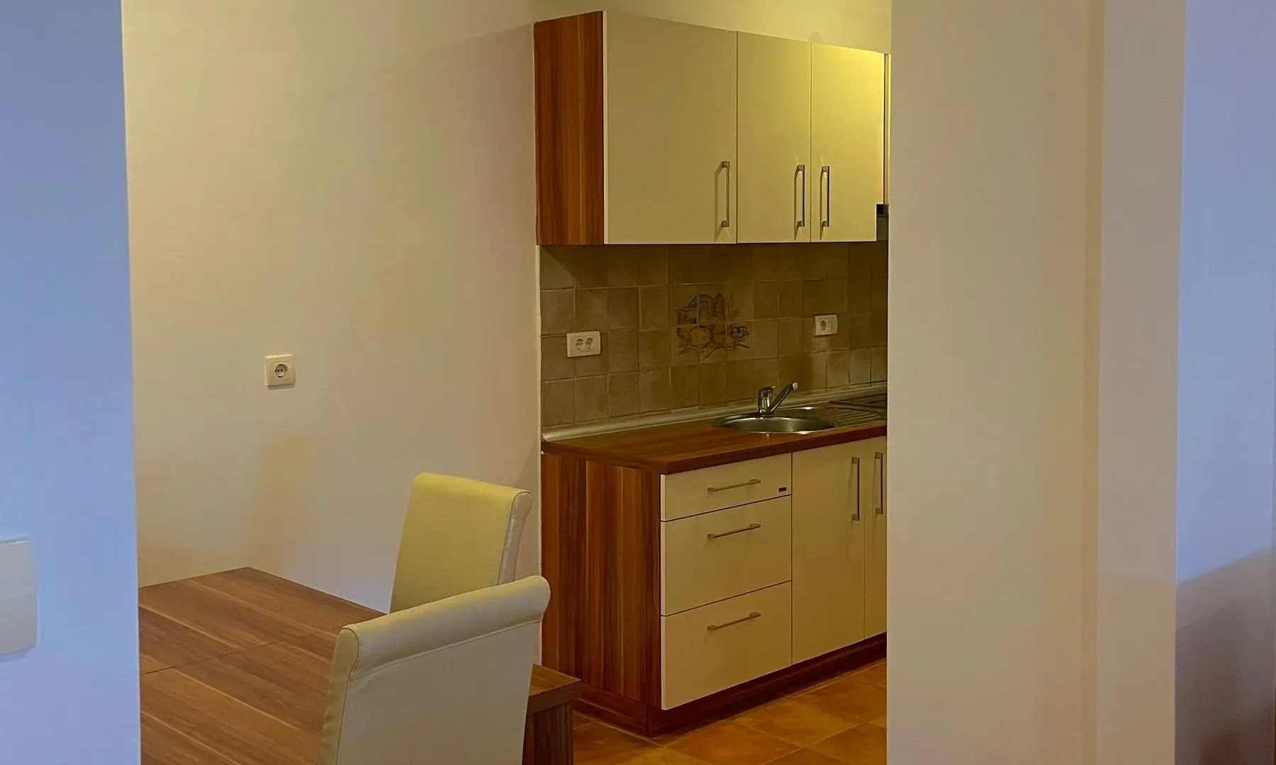 Izdavanje, jednosoban stan, 63m², Rozino, Budva