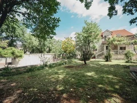 Sale, house, 350m², Vranići, Podgorica - image 10