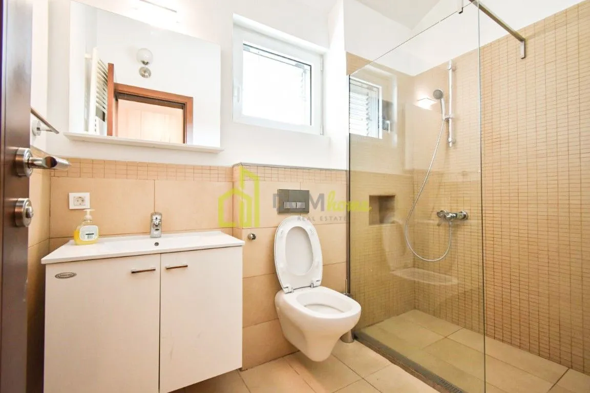 Prodaja, kuća, 230m², Mareza, Podgorica