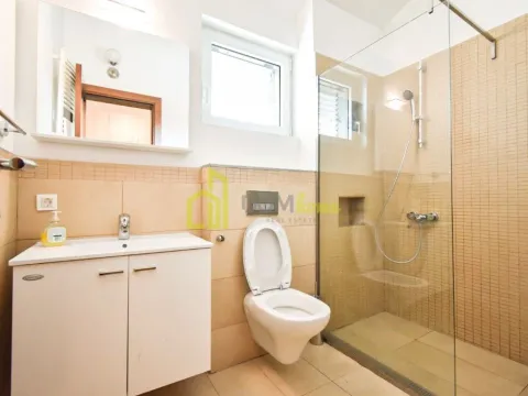 Sale, house, 230m², Mareza, Podgorica - image 7