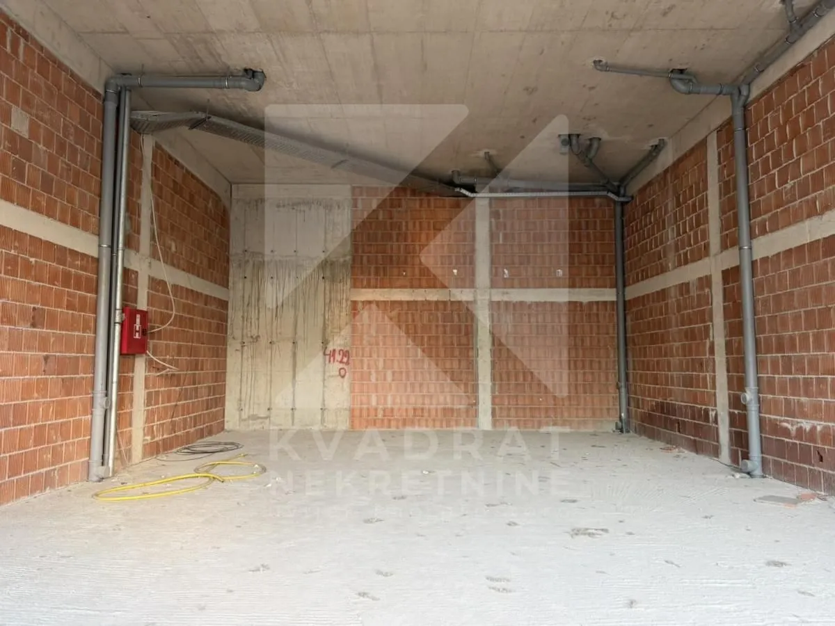 Rent, office space, 74m², Ljubović, Podgorica