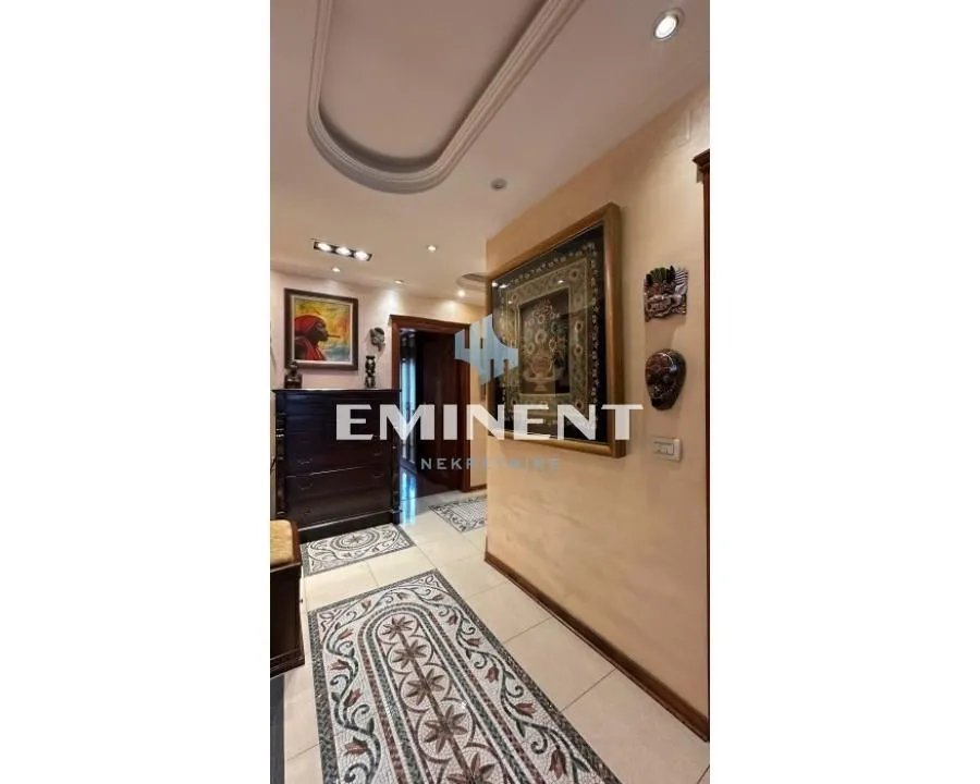 Izdavanje, trosoban stan, 140m², Stari Grad, Beograd