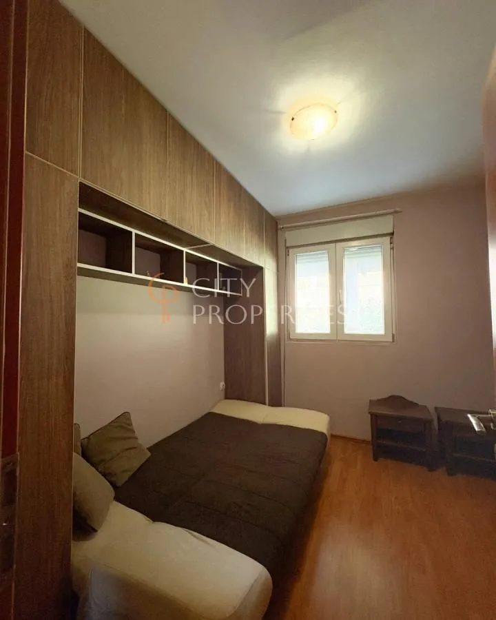 Small bedroom with a bed and built-in wardrobe.