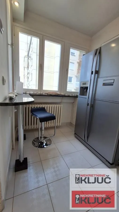 Prodaja, dvosoban stan, 60m², Bulevar Oslobodjenja, Novi Sad Sve Podlokacije