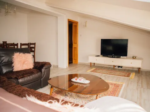 Rent, two bedroom apartment, 130m², Kotor, Crna Gora - image 22