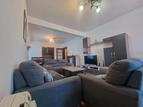 Rent, two bedroom apartment, 81m², Budva, Crna Gora - image 6