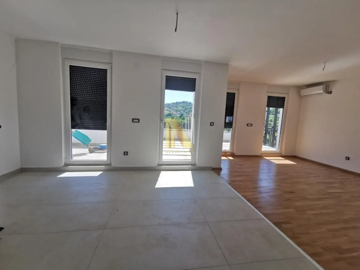 Prodaja, četvorosoban stan, 124m², Sremska Kamenica, Petrovaradin