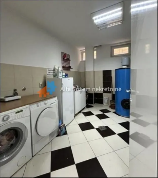 Rent, house, 400m², Voždovac Sve Podlokacije, Beograd
