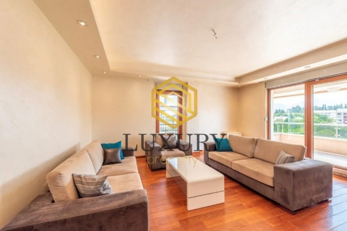Prodaja, trosoban stan, 127m², Momišići, Podgorica