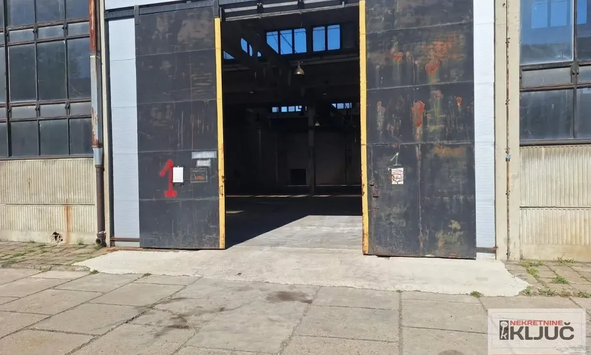 Izdavanje, poslovni prostor, 1000m², Salajka, Novi Sad Sve Podlokacije