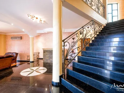 Prodaja, kuća, 560m², Petrovac, Budva - image 11