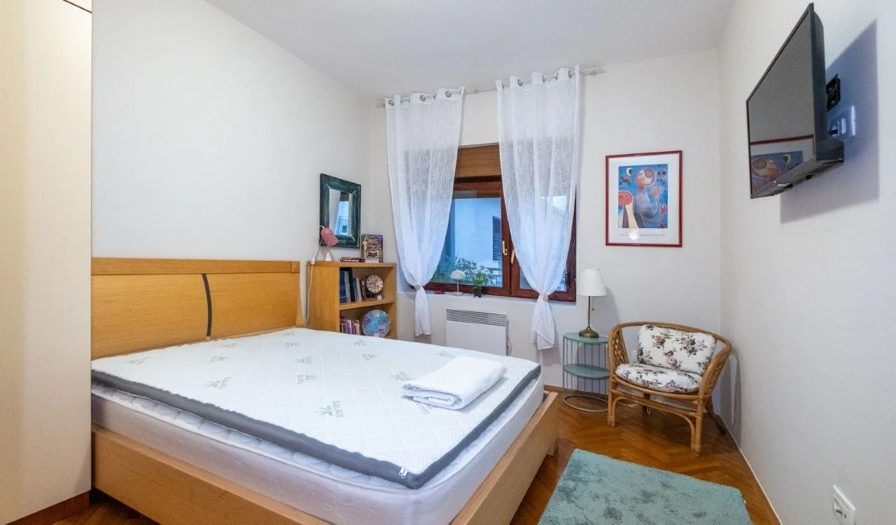 Izdavanje, trosoban stan, 145m², Momišići, Podgorica