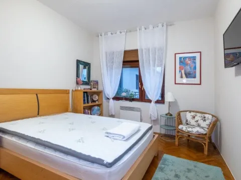 Izdavanje, trosoban stan, 145m², Momišići, Podgorica - image 14