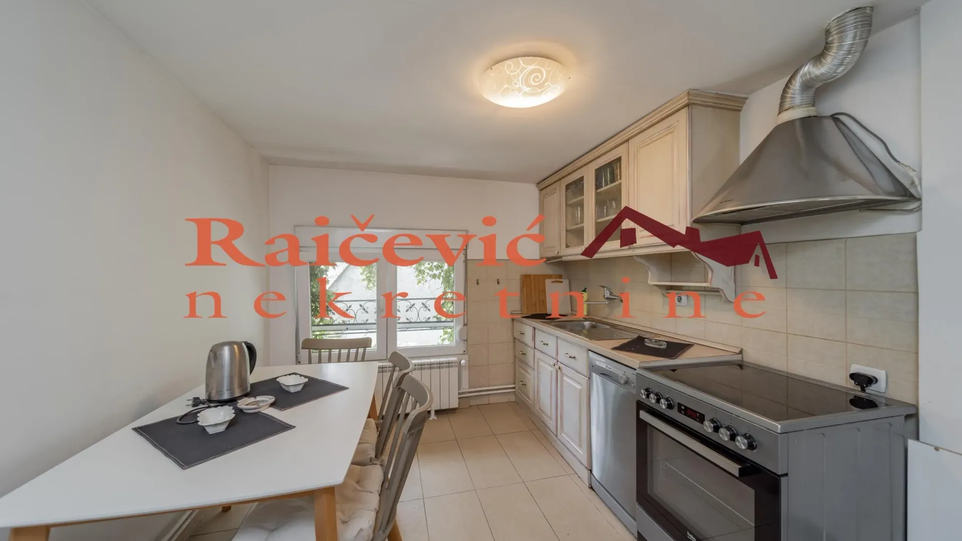 Sale, three bedroom apartment, 82m², Kalenić Pijaca, Vračar Sve Podlokacije