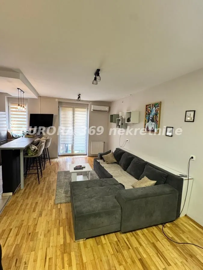 Izdavanje, dvosoban stan, 52m², Podbara, Novi Sad Sve Podlokacije