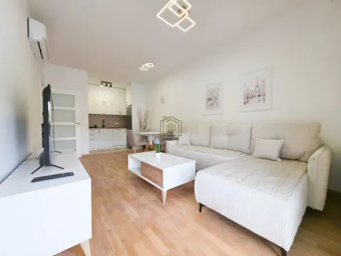 Izdavanje, jednosoban stan, 45m², Pobrežje, Podgorica