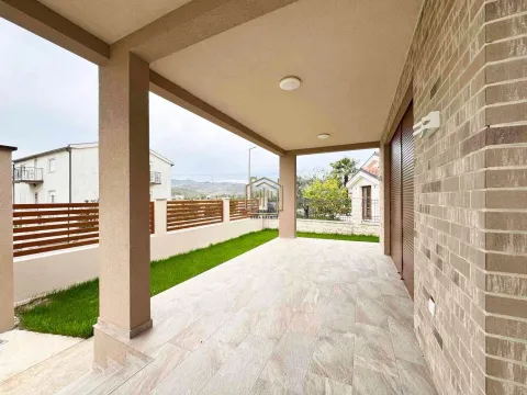 Rent, house, 140m², Gornja Gorica, Podgorica - image 23