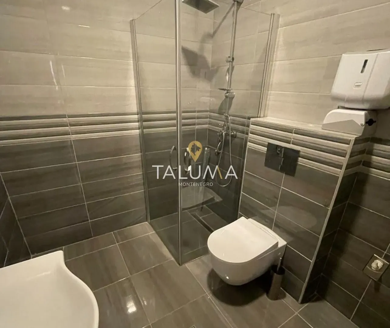 Izdavanje, dvosoban stan, 74m², Stari Aerodrom, Podgorica