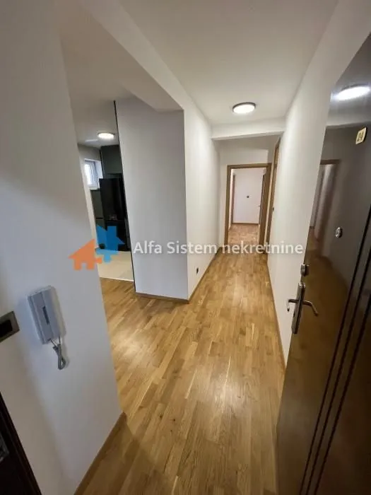 Izdavanje, četvorosoban stan, 100m², Sarajevska, Beograd