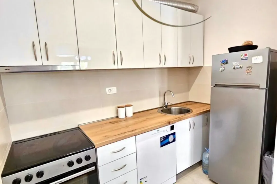 Izdavanje, jednosoban stan, 40m², Pobrežje, Podgorica