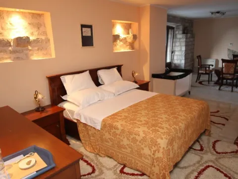 Izdavanje, kuća, 350m², Budva, Crna Gora - image 5